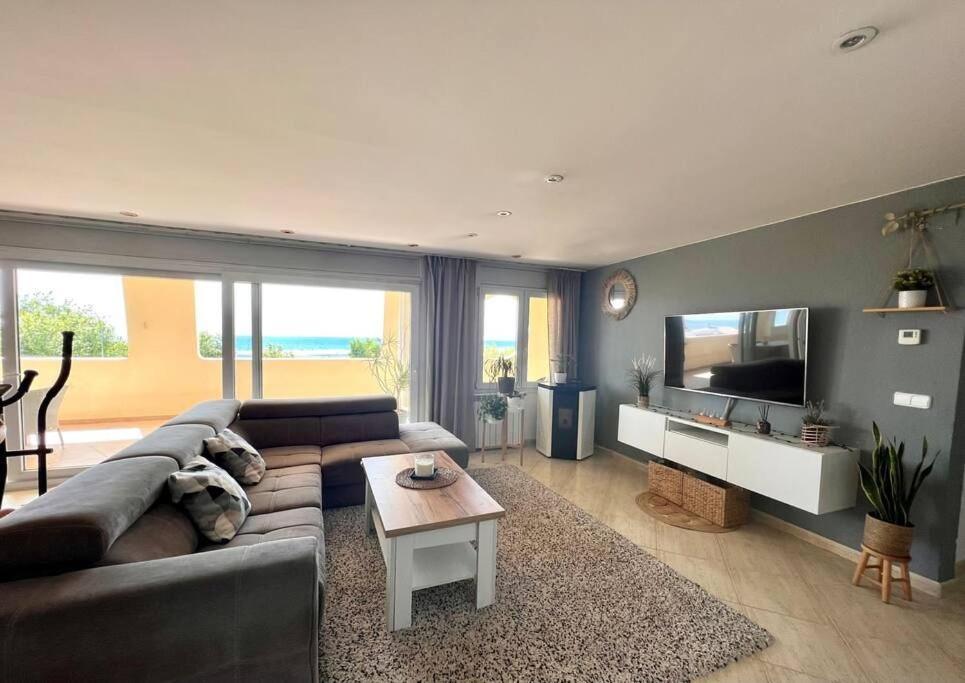 3Apartamento De Tres Habitaciones เอมปูเรียบราบา ภายนอก รูปภาพ