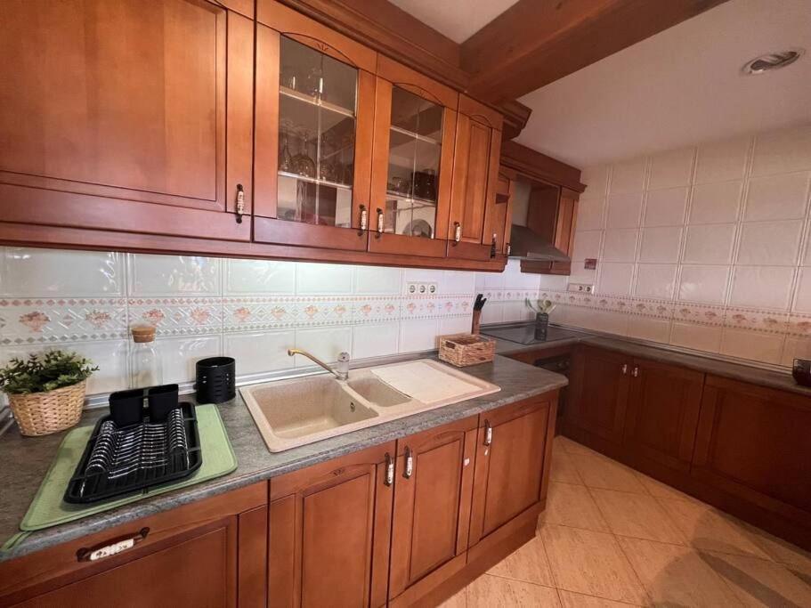 3Apartamento De Tres Habitaciones เอมปูเรียบราบา ภายนอก รูปภาพ