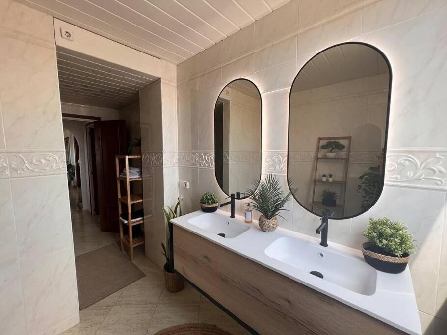 3Apartamento De Tres Habitaciones เอมปูเรียบราบา ภายนอก รูปภาพ
